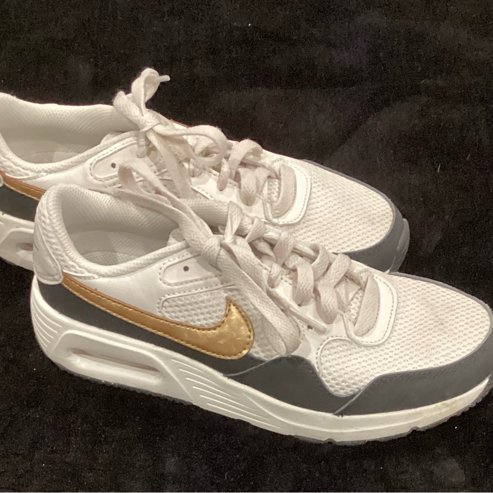 Nike White Textured Sneakers - Picture 3 of 5